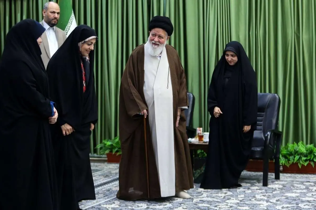 عکس؛ علم الهادی در حلقه زنان روزنامه نگار