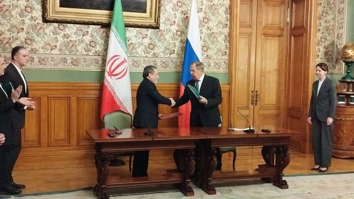 عراقچی و لاوروف سند همکاری وزرای خارجه ایران و روسیه را امضا کردند