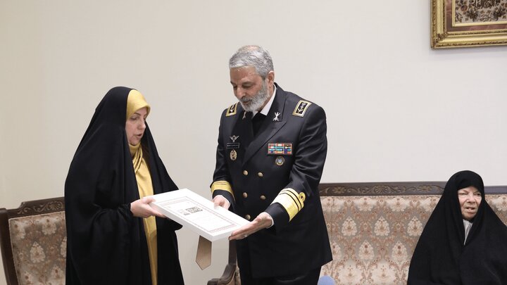 به خانواده شهید محمد باقری درجه سرهنگی اعطا شد