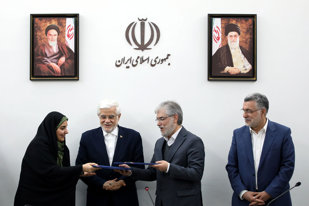 امضای تفاهم نامه ساخت مسکن اعضای هیات علمی و کارکنان دانشگاه با حضور عارف