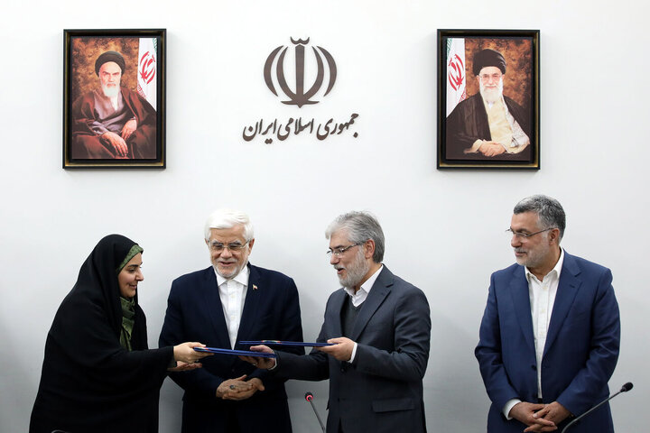 امضای تفاهم نامه ساخت مسکن اعضای هیات علمی و کارکنان دانشگاه با حضور عارف