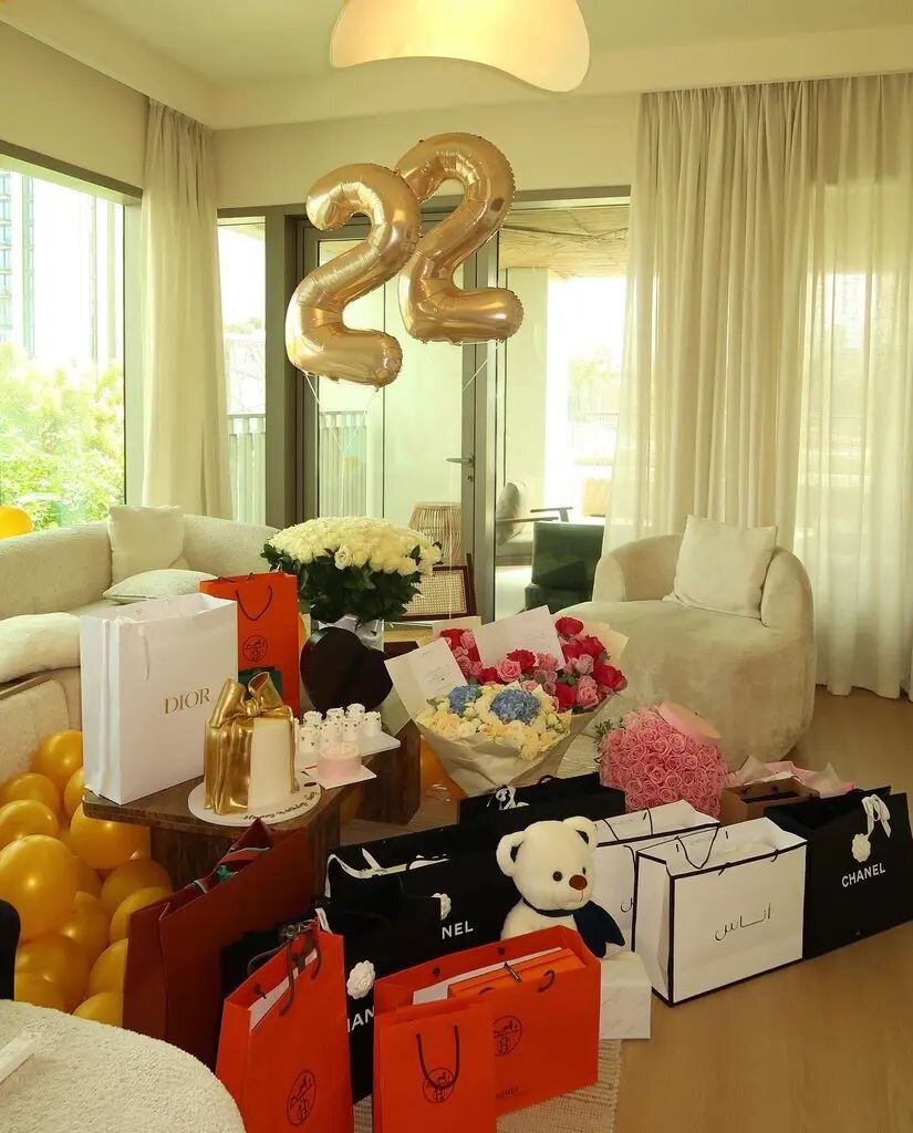 نیویورک تایمز از زندگی مجلل بشار اسد و خانواده اش در مسکو گزارش می دهد نیویورک تایمز از زندگی مجلل بشار اسد و خانواده اش در مسکو گزارش می دهد