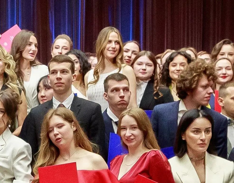 نیویورک تایمز از زندگی مجلل بشار اسد و خانواده اش در مسکو گزارش می دهد نیویورک تایمز از زندگی مجلل بشار اسد و خانواده اش در مسکو گزارش می دهد