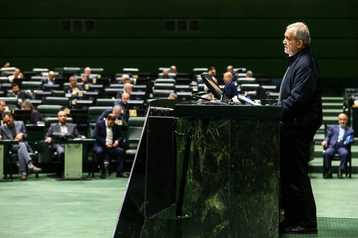 نامه پزشکان به مجلس در موافقت با اصلاحات معیشتی بودجه/ رای گیری به تعویق افتاد