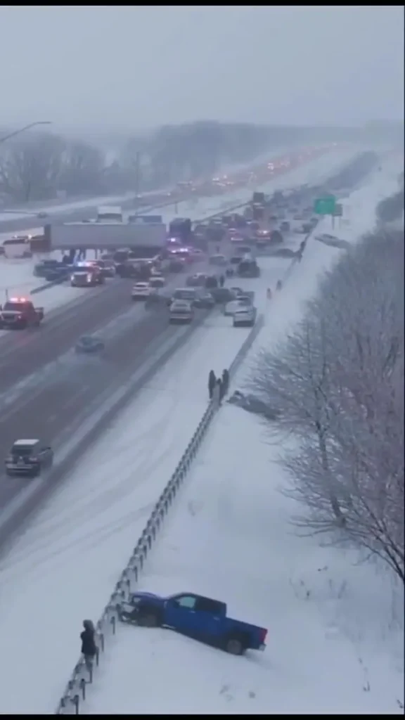 تصادف زنجیره‌ای بیش از ۵۰ خودرو در آمریکا