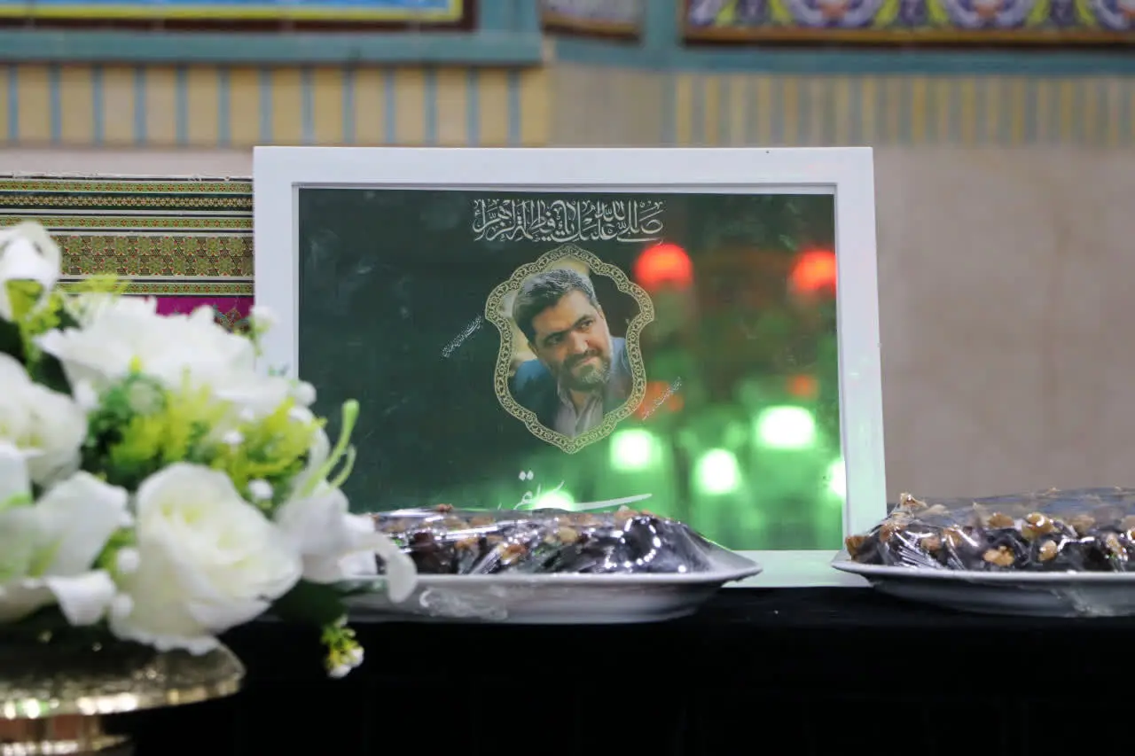 تصاویر؛ متن و حاشیه مراسم یادبود پسر کاظم صدیقی در ازگل