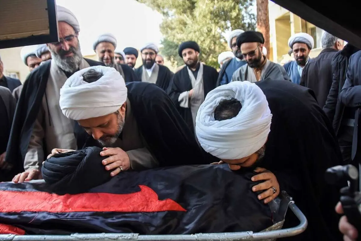 تصاویر; وداع با پیکر آیت الله سید محمد شاهچراغی در سمنان