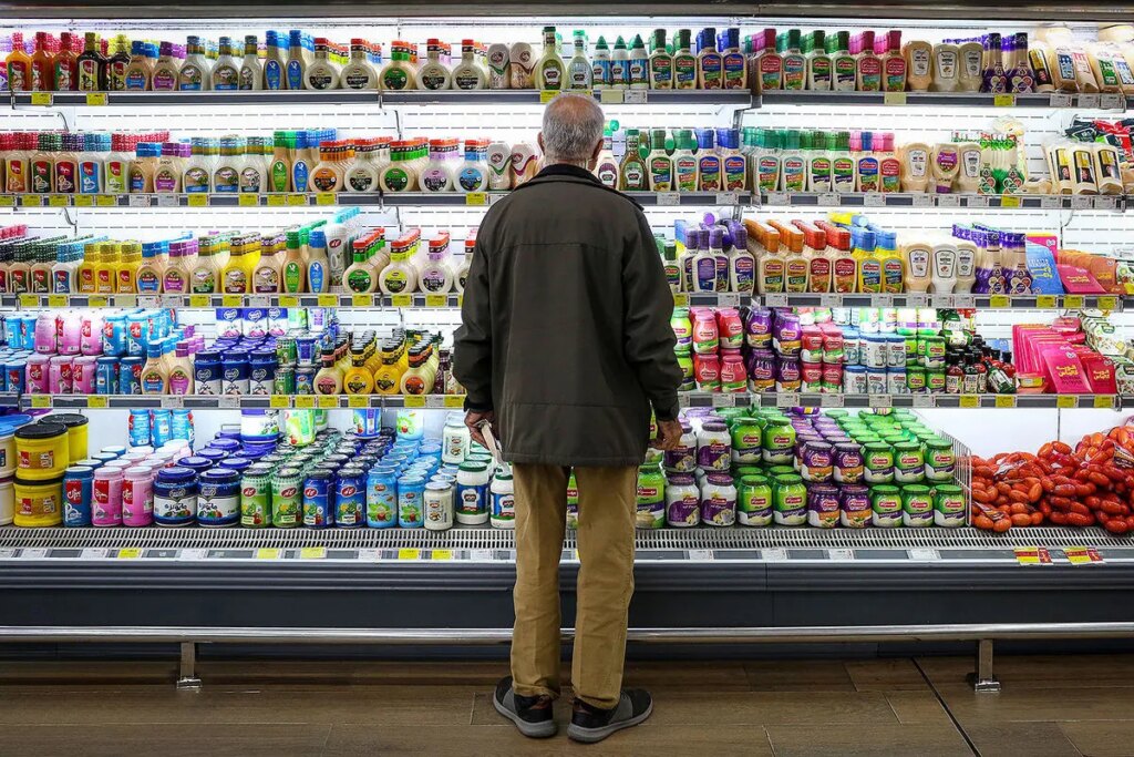 رئیس جمهور و نمایندگان به‌جای اینکه برای گرانی کاری انجام دهند، فقط حرف می‌زنند