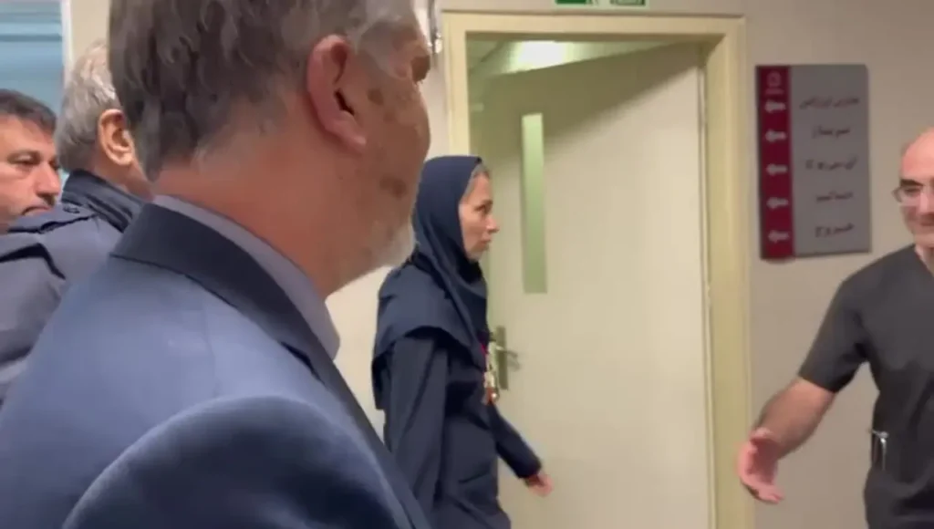 عیادت مسعود پزشکیان از رضا امیرخانی و تقدیر خانواده او از رعایت پروتکل های درمانی