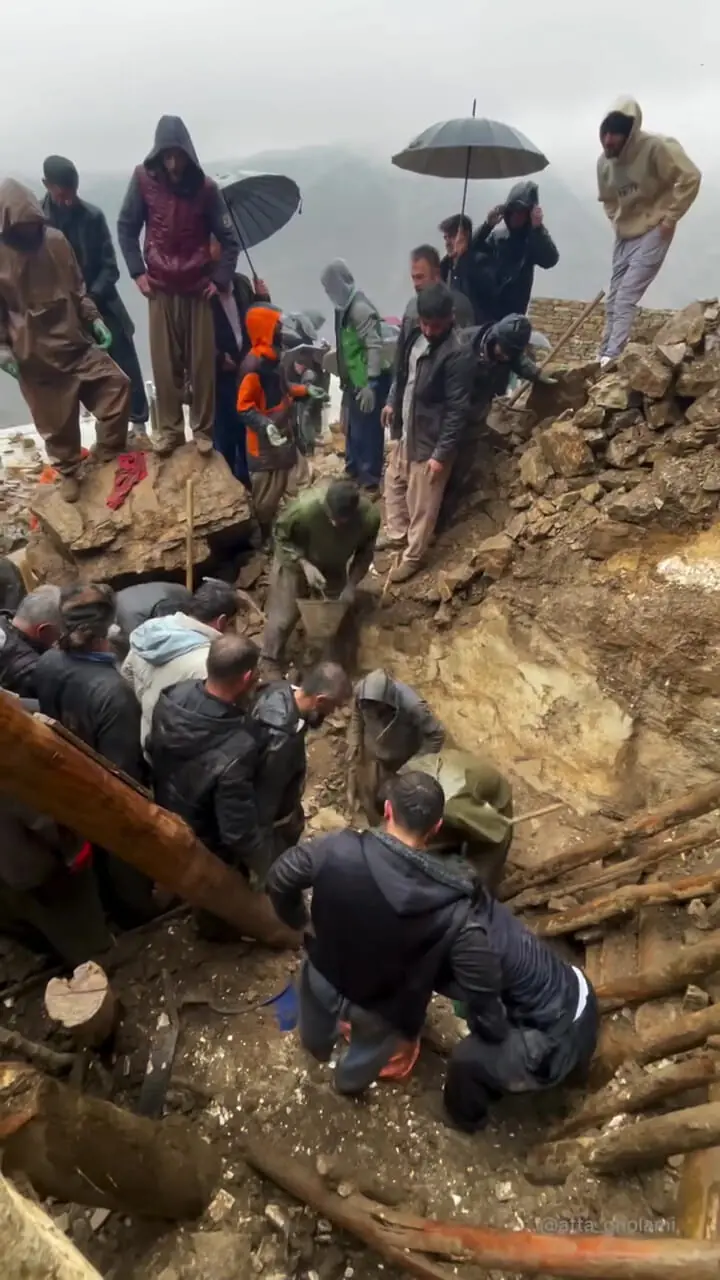 لحظات پرهیجان نجات یک قوچ از زیر آوار در هورامان