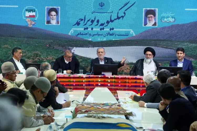 من کسی نیستم که در برابر مردم بایستم