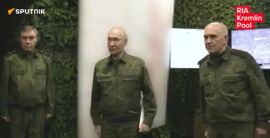 پوتین در اتاق جنگ خبر تصرف دو منطقه اوکراین را دریافت کرد