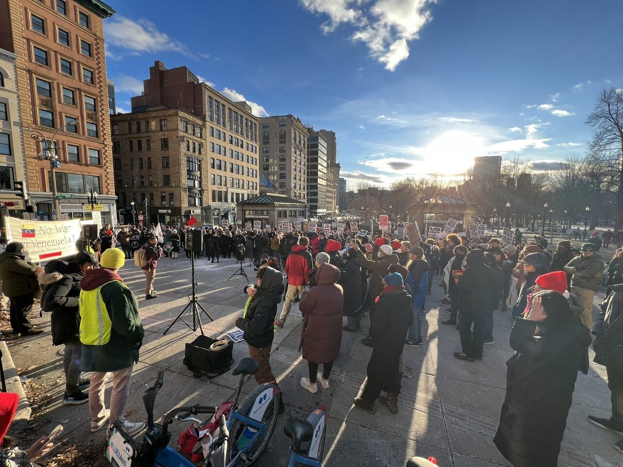 اعتراضات گسترده در شهرهای سراسر جهان علیه ربوده شدن مادورو