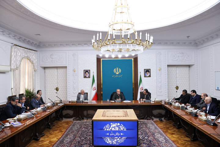 رویکرد دولت این است که صنعتگران و تولیدکنندگان را در تصمیم گیری ها سهیم کند