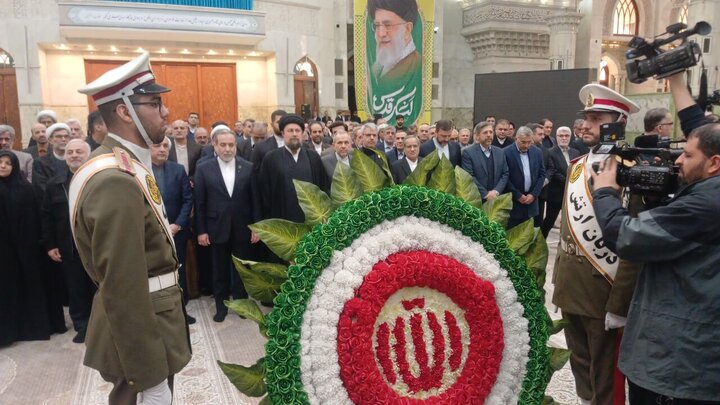 تجدید میثاق وزیر و کارکنان امور خارجه با آرمان های امام خمینی (ره)