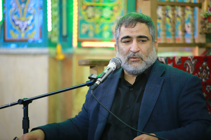 کنگره های شعر آیینی زمینه ساز رشد نسل پنجم شاعران انقلاب است