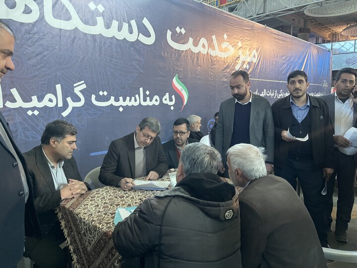 استاندار اصفهان در درد مردم مصلی؛ میز خدمت دهه فجر شلوغ تر از همیشه است