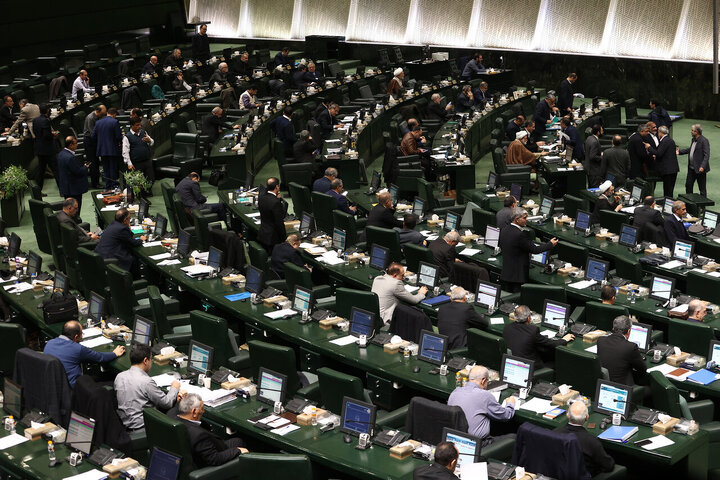 سقف 40 میلیون تومان معافیت مالیات بر درآمد/ نرخ پلکانی مالیات تعیین شد