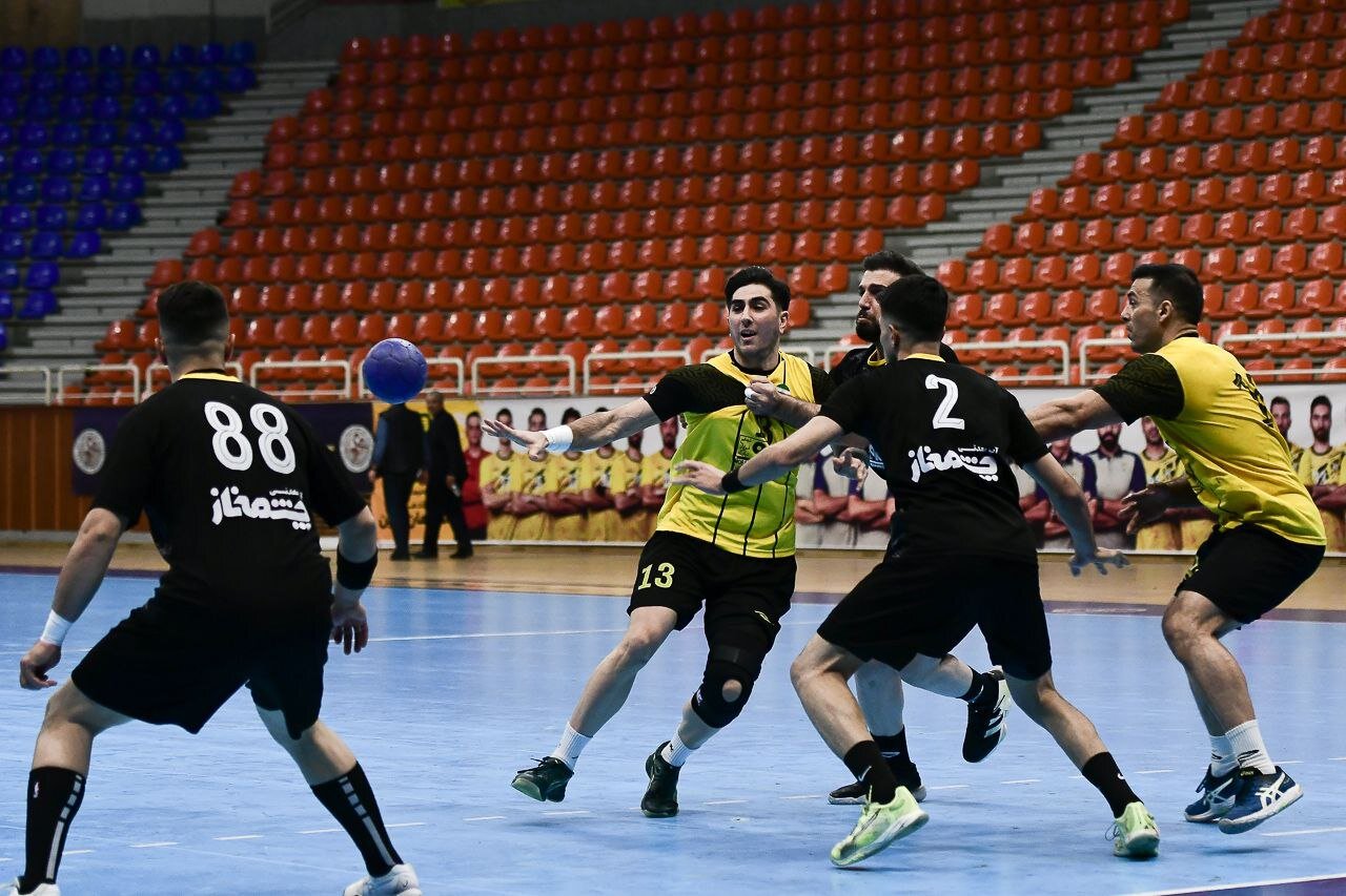 تصمیم گیری در مورد داوری را به فدراسیون واگذار می کنم