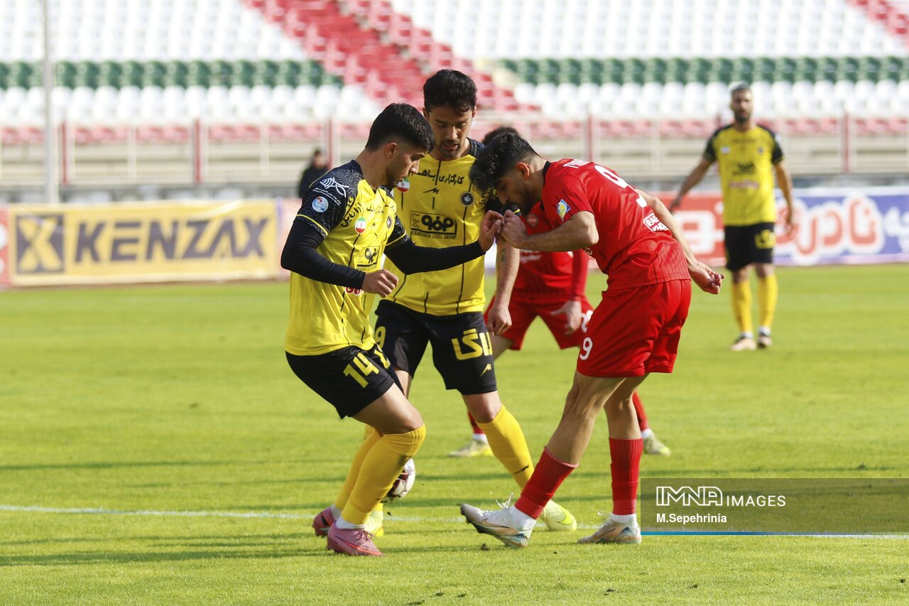 سایه نوسان بر فوتبال ایران؛ لیگ برتر در چرخه بی ثباتی است