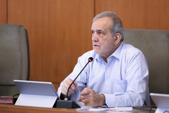 وزرا باید در دانشگاه ها حاضر شوند/ تاکید بر ایجاد فضای گفتگو