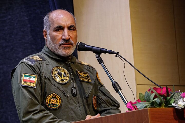 فرمانده هوانیروز با خانواده شهید ملکی سانحه بالگرد دیدار و گفتگو کرد.