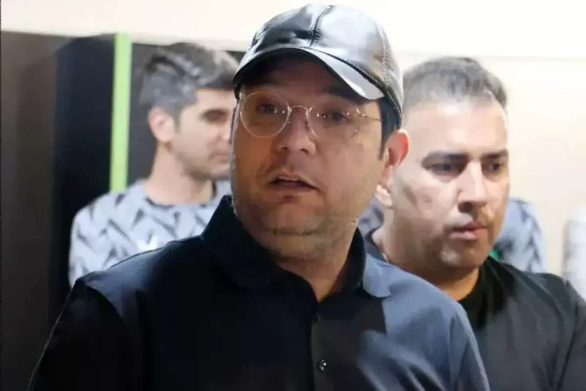 تصویر سرمربی تراکتورسازی و ستاره جنجالی در آغوش یکدیگر!