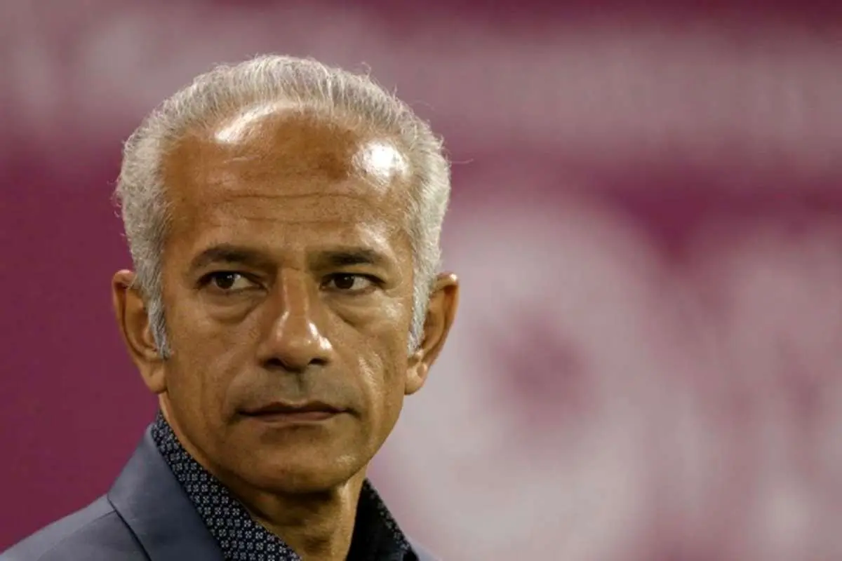 تصویر همدردی محمد خاکپور با خانواده های داغدار