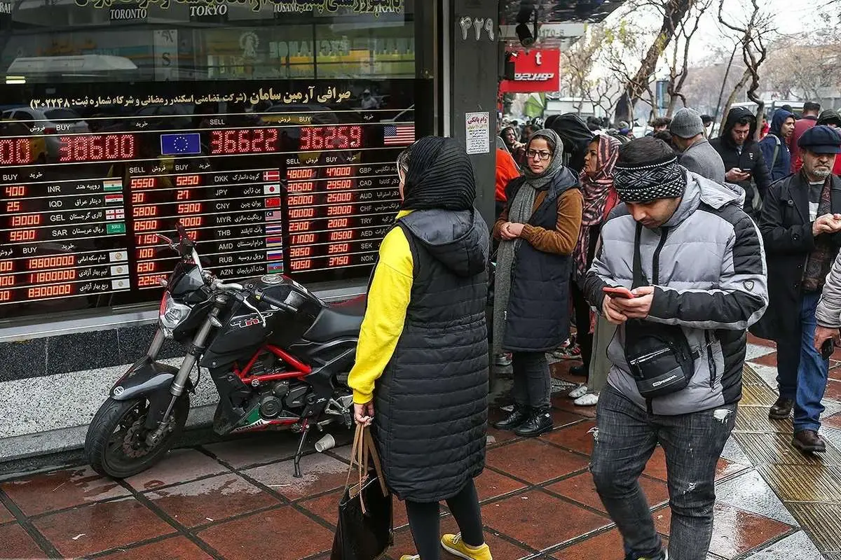 قیمت دلار امروز جمعه 1 اسفند 1404