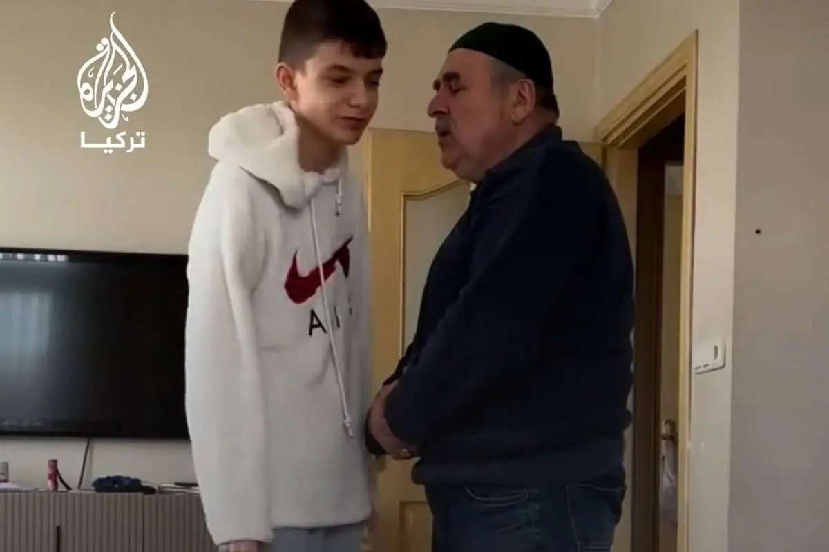 ویدیوی محبوب عشق کودک اوتیستیک به پدربزرگش هنگام نماز