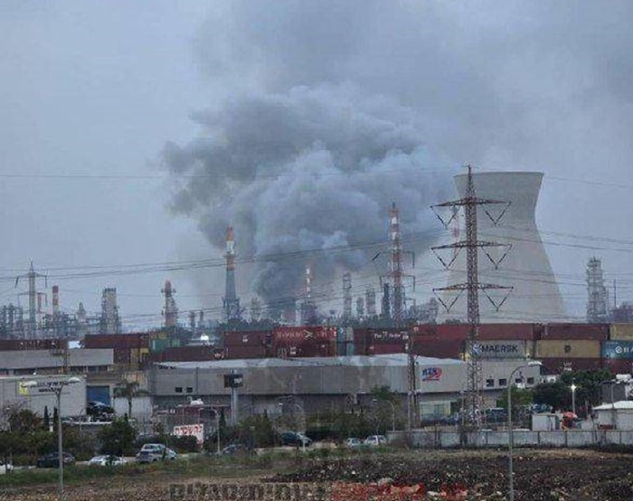 کلش ریپورت، رسانه ترک: ایران پالایشگاه حیفا در اسرائیل را هدف قرار داد / برق در چندین منطقه از حیفا قطع شد