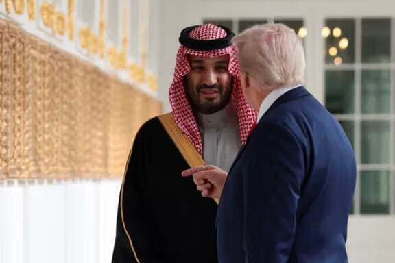 بن سلمان ترامپ را تحت فشار قرار داده است که جنگ با ایران را ادامه دهد؛ او از حمله زمینی آمریکا به ایران و تصرف زیرساختهای انرژی حمایت کرده / بن سلمان استدلال کرده که کارزار نظامی آمریکا و اسرائیل «فرصتی تاریخی» برای بازسازی خاورمیانه فراهم میکند