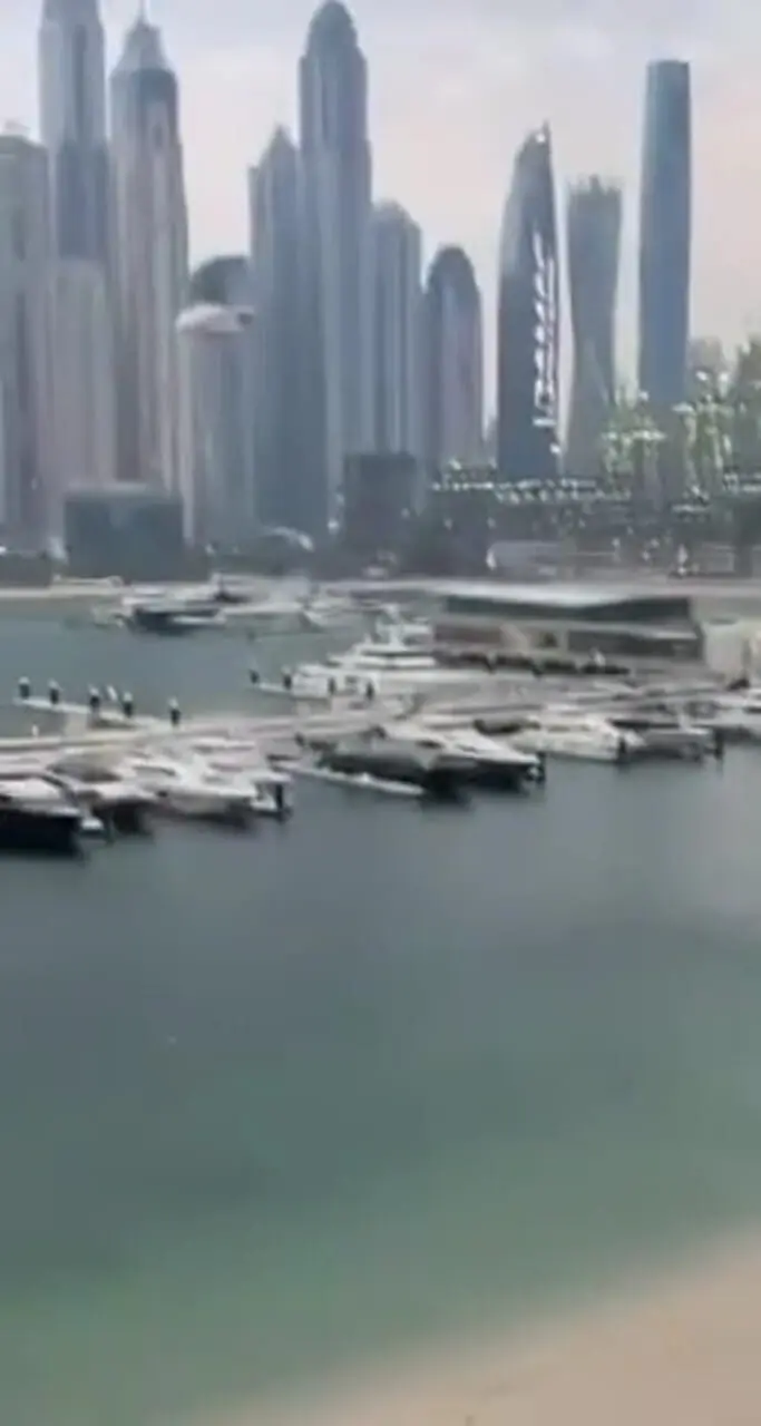 حال و هوای سواحل دبی در بهترین فصل مسافرت زیر سایه جنگ