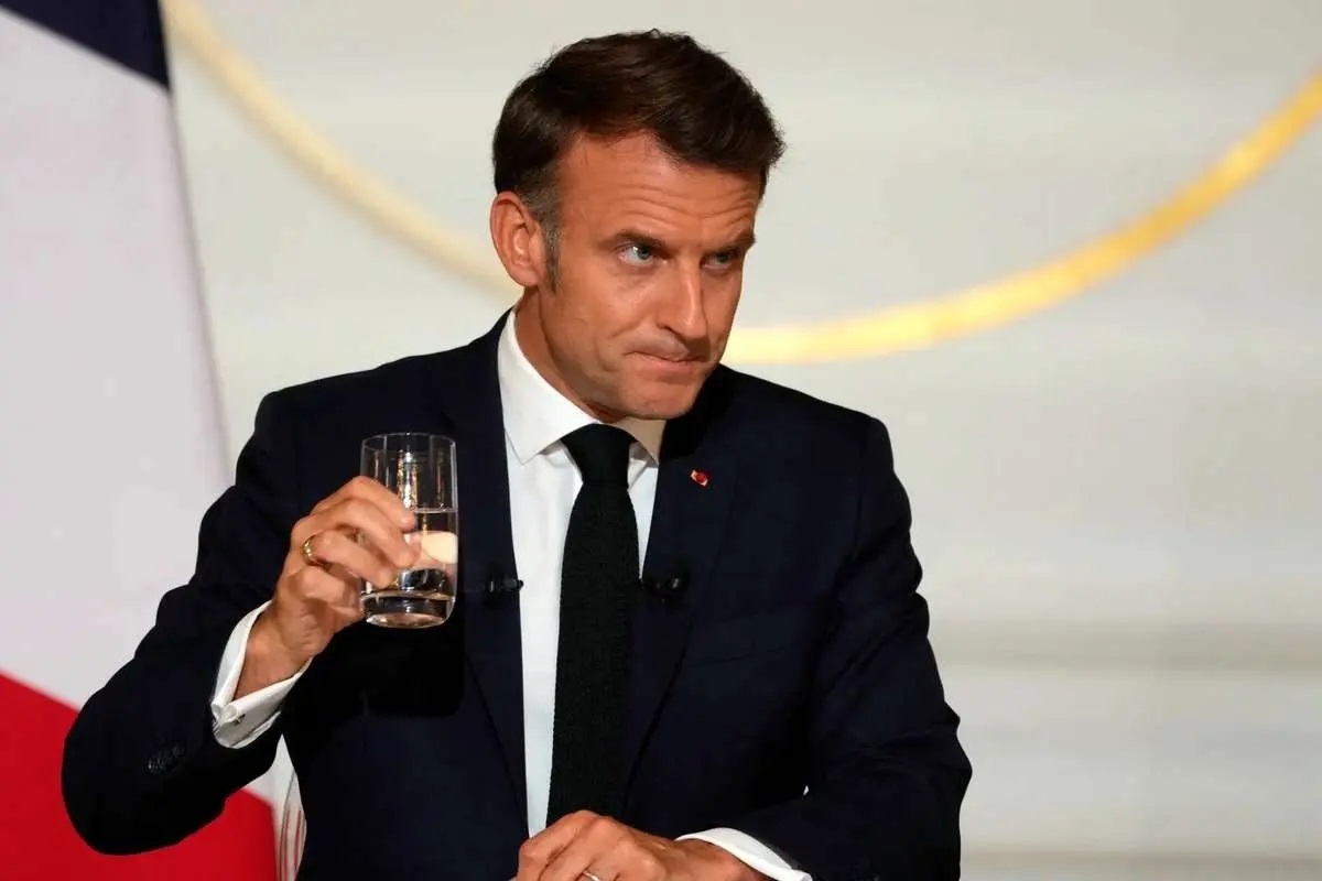 مکرون: در تماس تلفنی با روسای جمهوری ایران و آمریکا خواستار از سرگیری مذاکرات در اسلام آباد شدم / ضروری است که آتشبس توسط همه طرفها به شدت رعایت شود و لبنان را نیز شامل شود؛ به همان اندازه مهم است که تنگه هرمز در اسرع وقت، بدون قید و شرط، بدون کنترل و بدون عوارض، بازگشایی شود