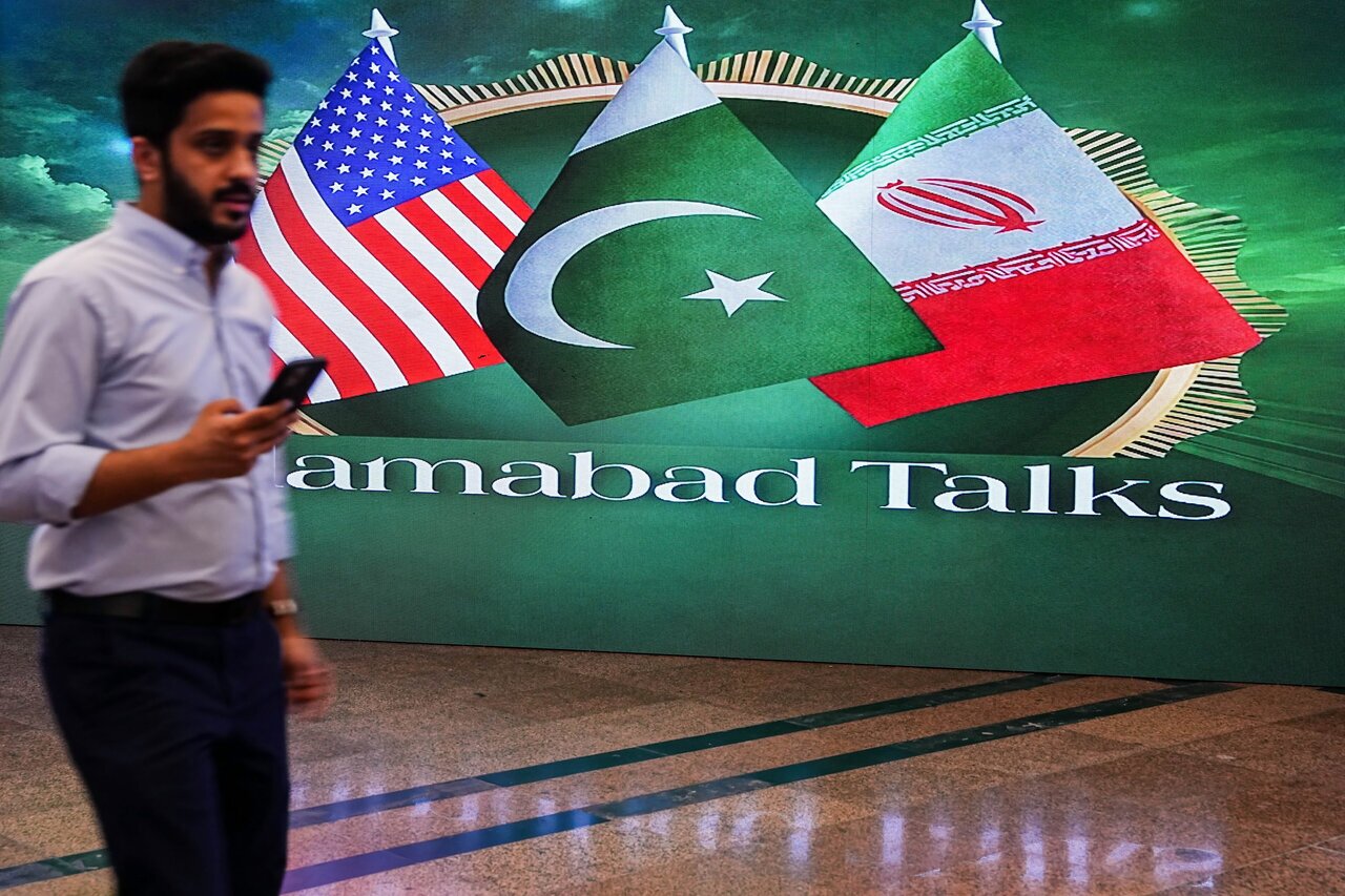 رویترز: تاریخ نهایی برای مذاکرات ایران و امریکا مشخص نشده، اما هیئتها روزهای جمعه، شنبه و یکشنبه را برای دیدار باز نگه داشتهاند / انبیسی نیوز: مذاکرات حضوری بین آمریکا و ایران ممکن است به همین زودی از سر گرفته شود؛ بازگشایی تنگه هرمز و بحث هستهای اختلافی بزرگ در مذاکرات برای رسیدن به هر توافقی است