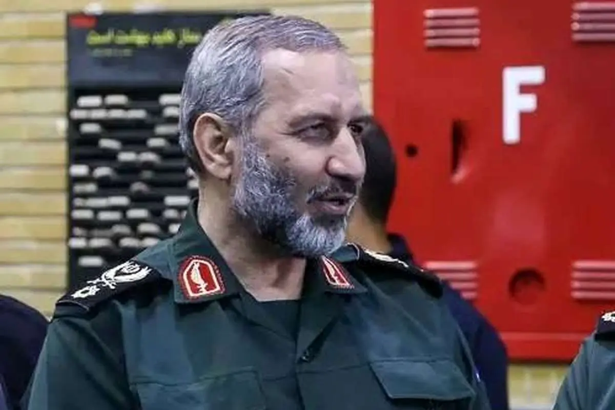     تصویری از سردار سید مجید موسوی در کنار رهبر شهید انقلاب