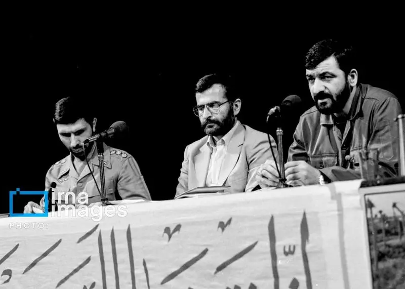 عکسی از جوانان شهید کمال خرازی و حددادال در ورزشگاه آزادی/ تصاویر دیپلمات شهید در کنار امام، رهبر شهید انقلاب، محسن رضایی و صیاد شیرازی