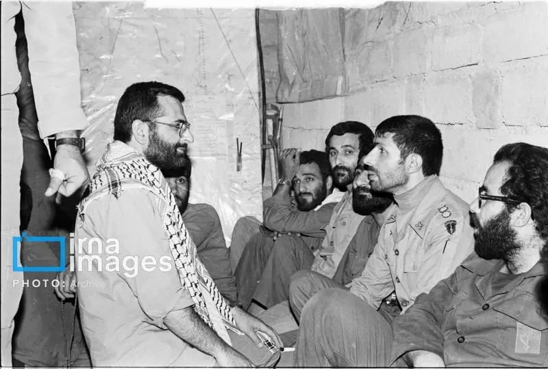 عکسی از جوانان شهید کمال خرازی و حددادال در ورزشگاه آزادی/ تصاویر دیپلمات شهید در کنار امام، رهبر شهید انقلاب، محسن رضایی و صیاد شیرازی