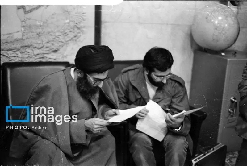 عکسی از جوانان شهید کمال خرازی و حددادال در ورزشگاه آزادی/ تصاویر دیپلمات شهید در کنار امام، رهبر شهید انقلاب، محسن رضایی و صیاد شیرازی