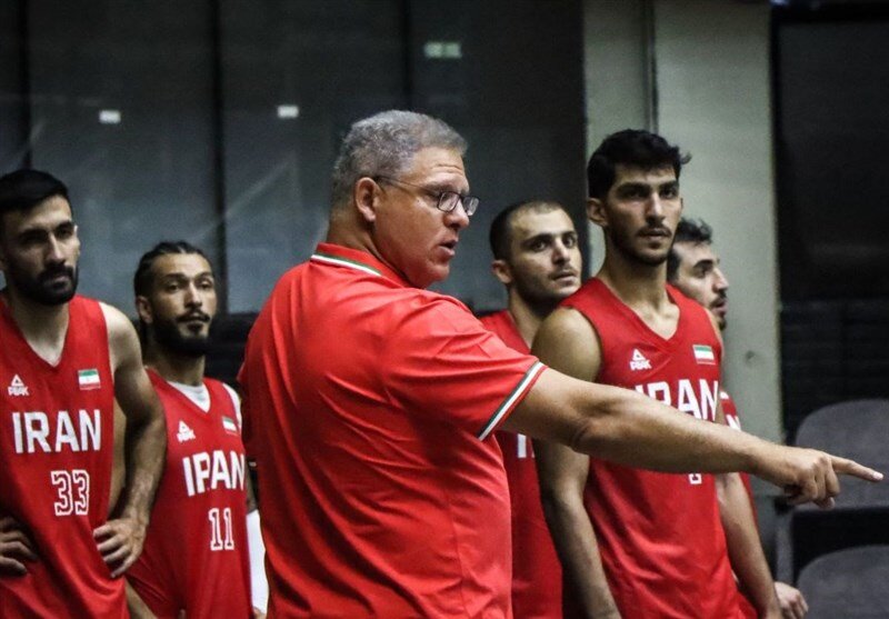 سرمربی تیم ملی بسکتبال یونان وارد تهران شد