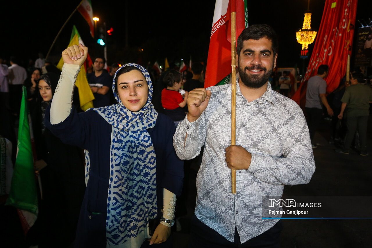 صد شب حماسه و همدلی زیر سایه پرچم جمهوری اسلامی ایران