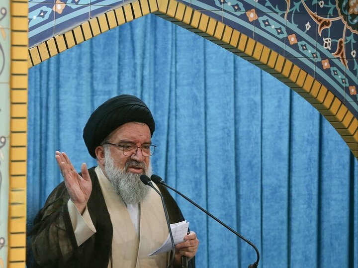 خطیب جمعه تهران: اگر دشمن خطا کند سیلی سختی می خورد