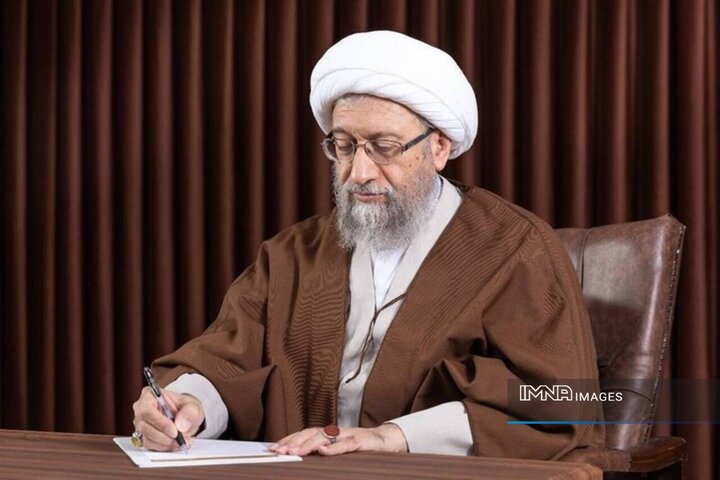 آملی لاریجانی: خون شهدا مایه وحدت ملی و تجدید روحیه مقاومت می شود
