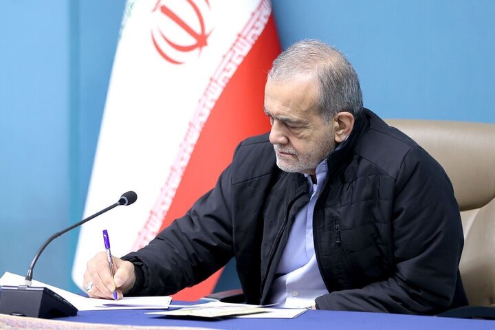 قدردانی رئیس جمهور از نقش رهبر انقلاب در گنجاندن بندهایی برای حفظ منافع ملی در تفاهم نامه