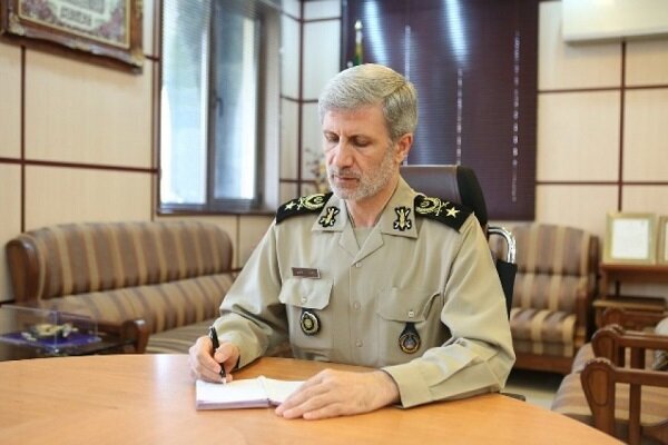 پیام تسلیت سرلشکر حاتمی به مناسبت درگذشت دبیر شورای عالی امنیت ملی