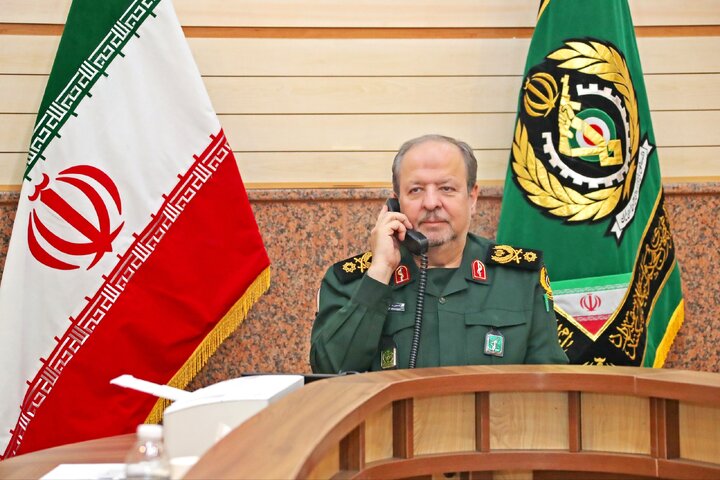سرپرست وزارت دفاع: همه برای بدرقه رهبر شهید ملت آمده ایم