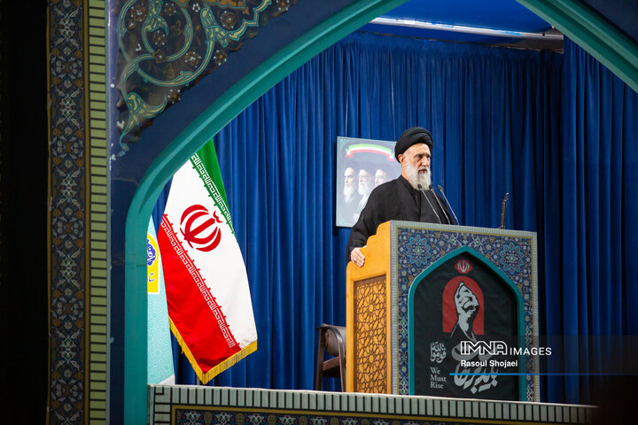 سران کفر و جنایتکاران بدانند که ملت ایران هرگز آنها را رها نخواهد کرد