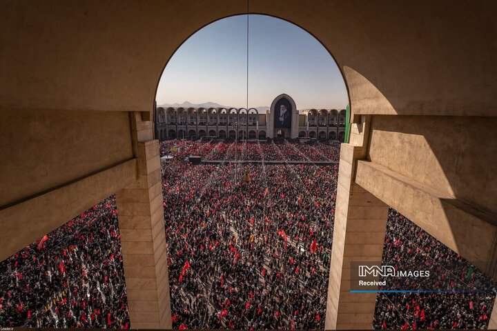ملت ایران بار دیگر وفاداری خود را به آرمان های انقلاب و رهبر شهید نشان دادند