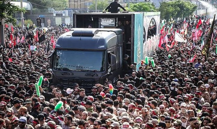 حضور احمدی نژاد در مراسم تشییع پیکر رهبر شهید انقلاب