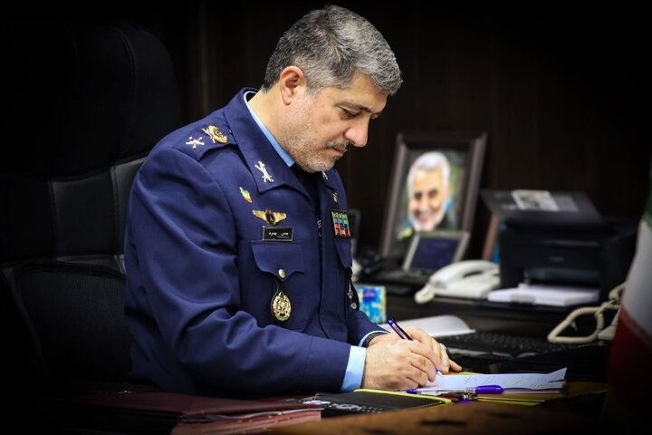 خون شهید خلبان کاظمی عهد و پیمان آسمانیان این سرزمین است که جان خود را برای وطن نثار کنند.